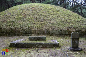 경주 신라 정강왕릉 정면