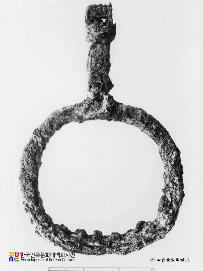 경북 경주 금령총 출토 1호 철제 등자