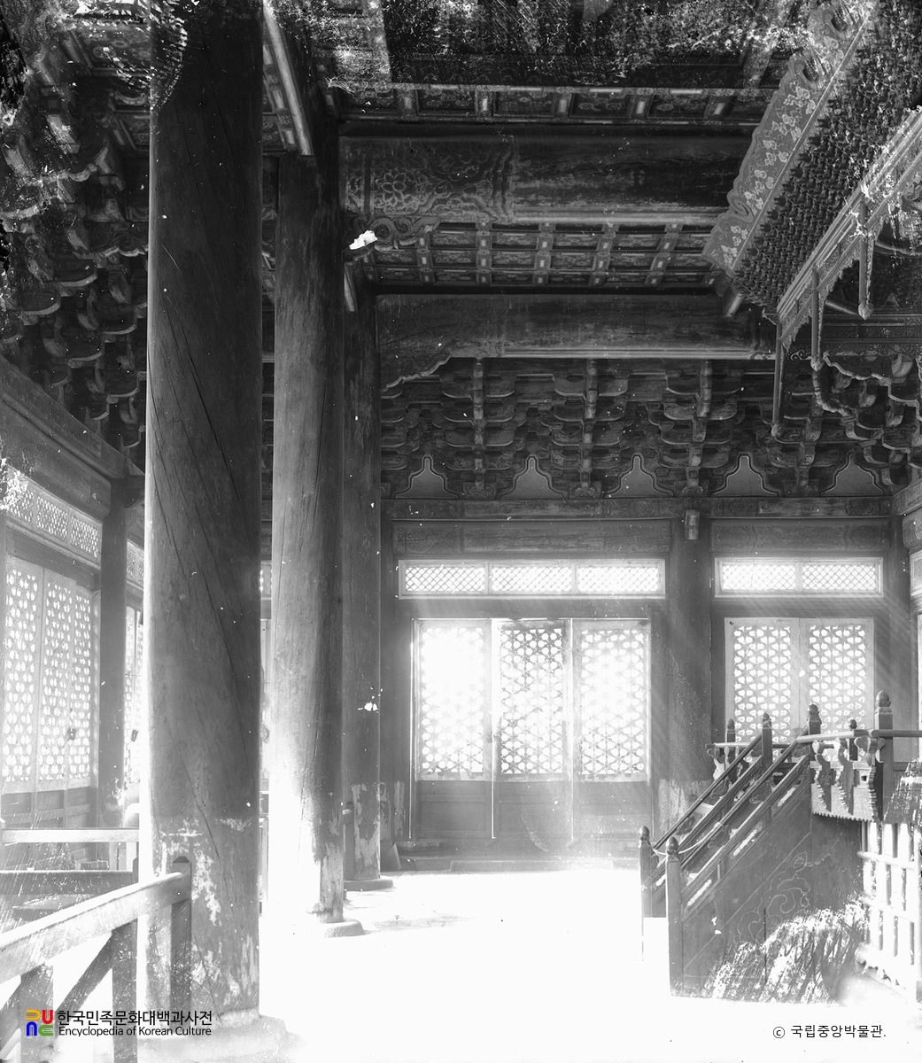서울 창경궁 명정전 내부