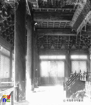 서울 창경궁 명정전 내부