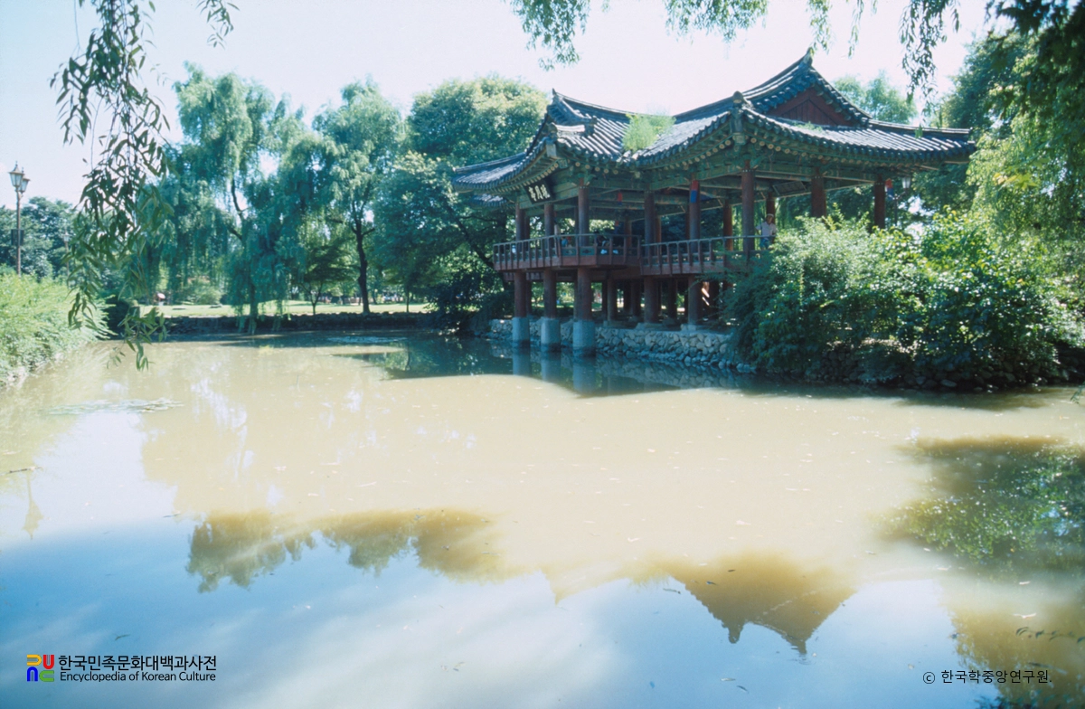 광한루원 완월정