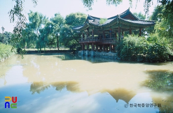 광한루원 완월정