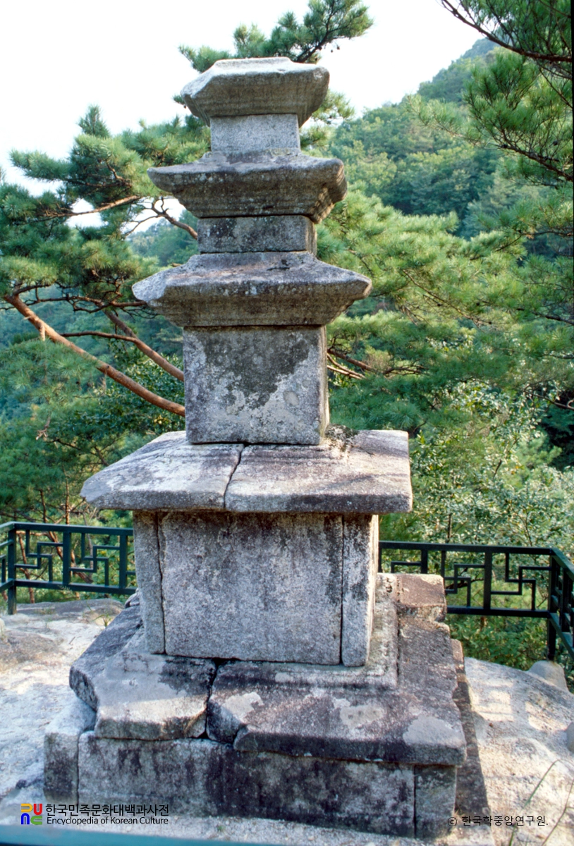 춘천 청평사 삼층석탑