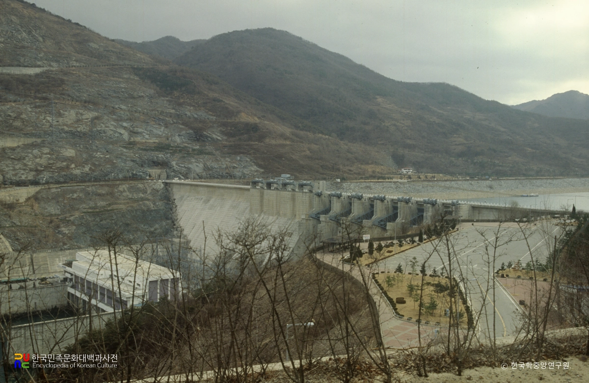충주수력발전소