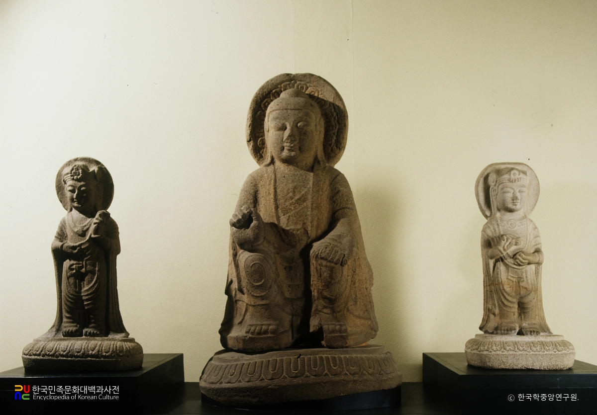 경주 남산 삼화령 석조삼존불상