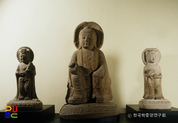 경주 남산 삼화령 석조삼존불상