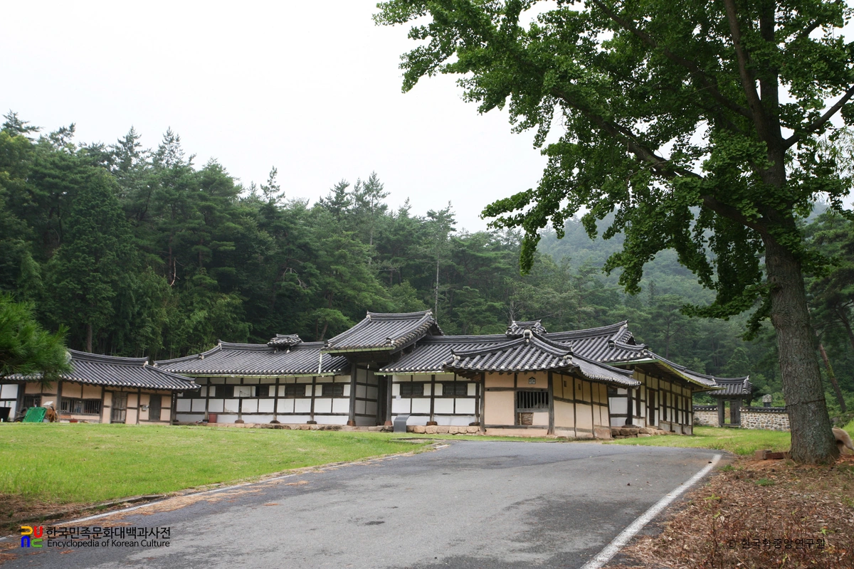 강진 해남윤씨 영모당 중 행랑채 정측면