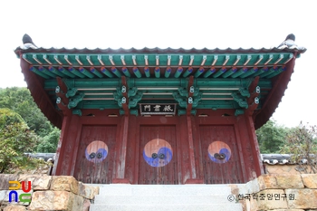 김해 신산서원 지숙문 정면