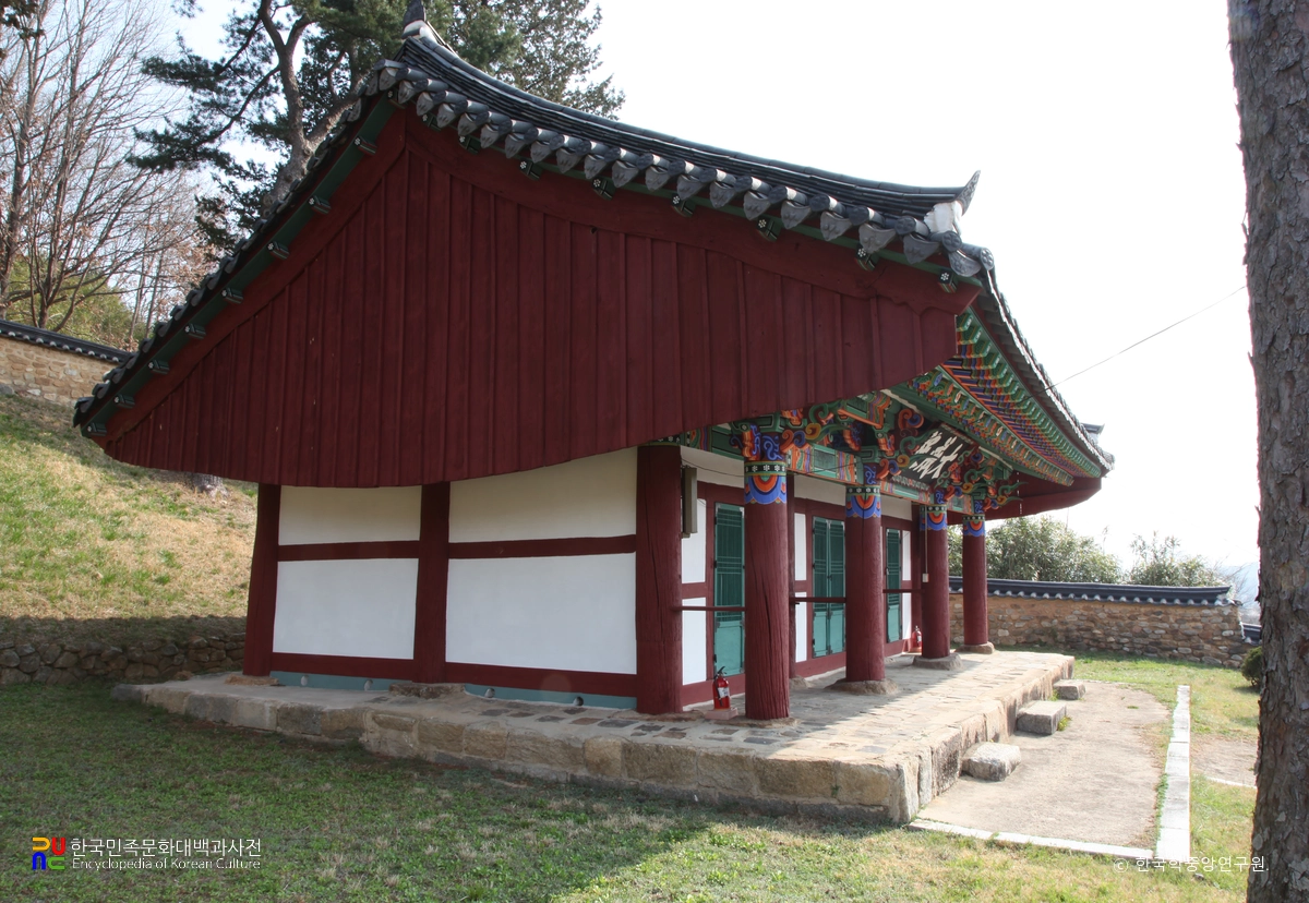 함양 함양향교 중 대성전 좌측면