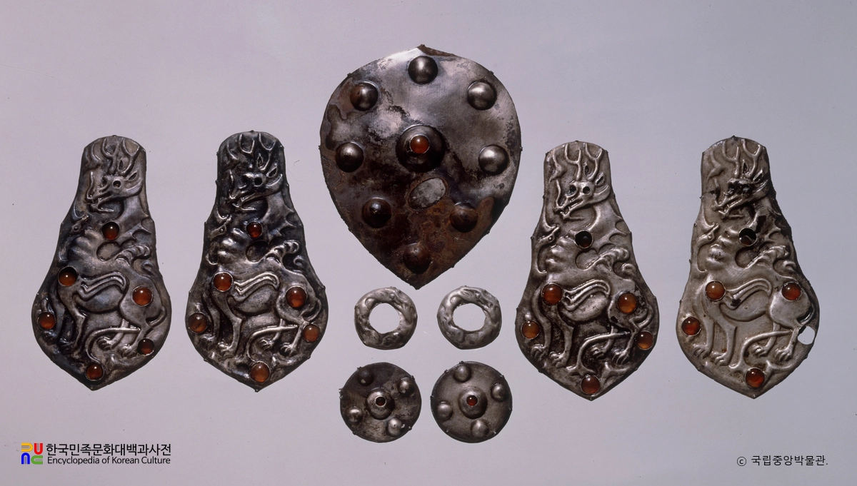 평남 석암리 219호분 출토 은제말갖춤