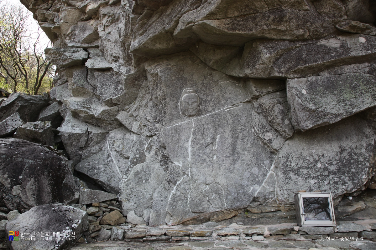 이명산 마애석조여래 좌상
