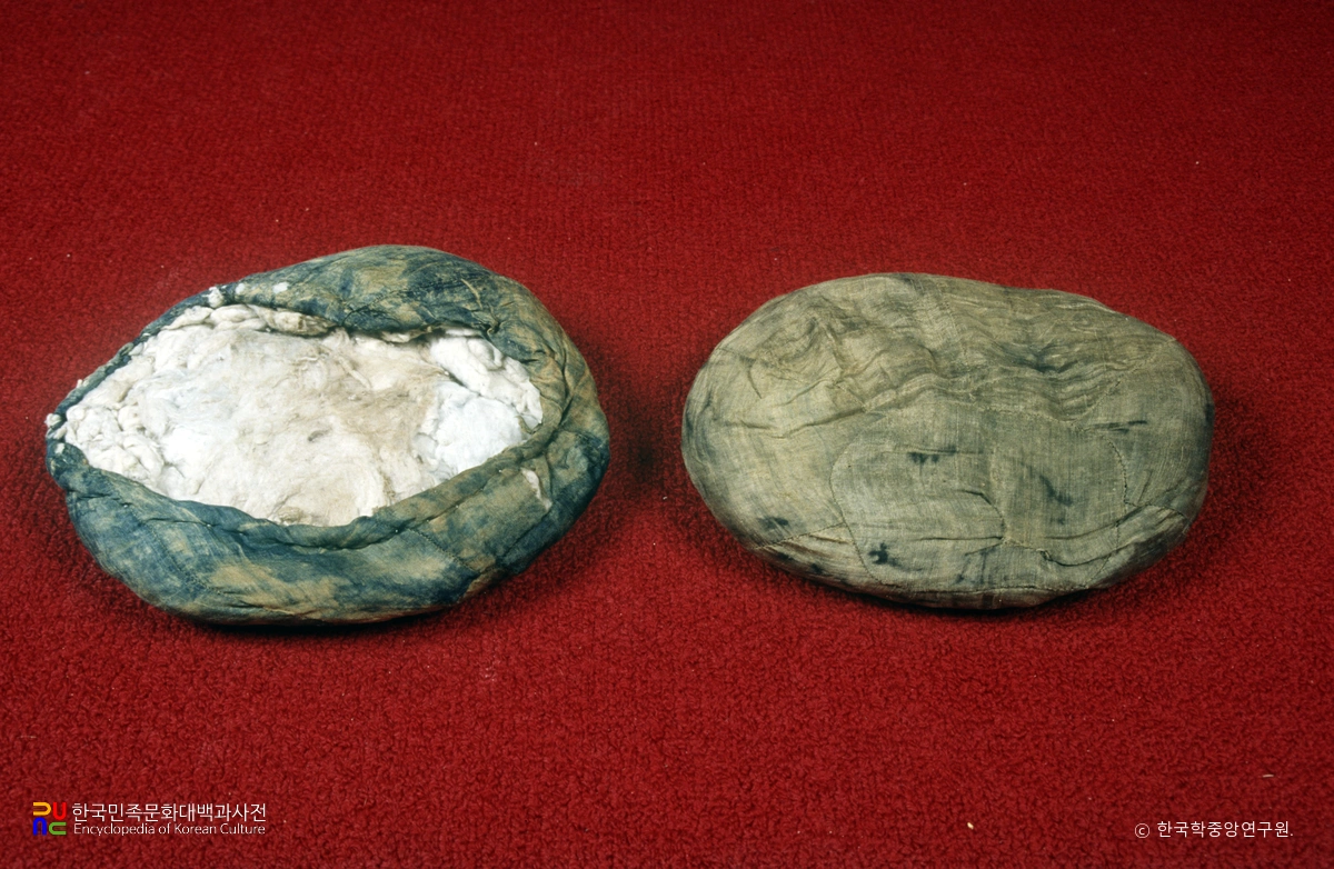 청원 구례손씨 묘 출토 유물 청색공단솜모자