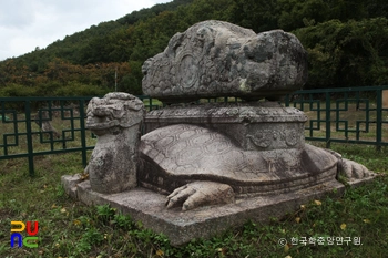 밀양 영원사지 보감국사 묘응탑비 정측면