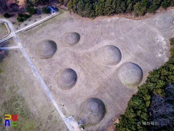 부여 능산리 고분군 전경