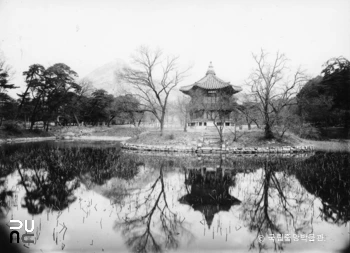 서울 경복궁 향원정 전경