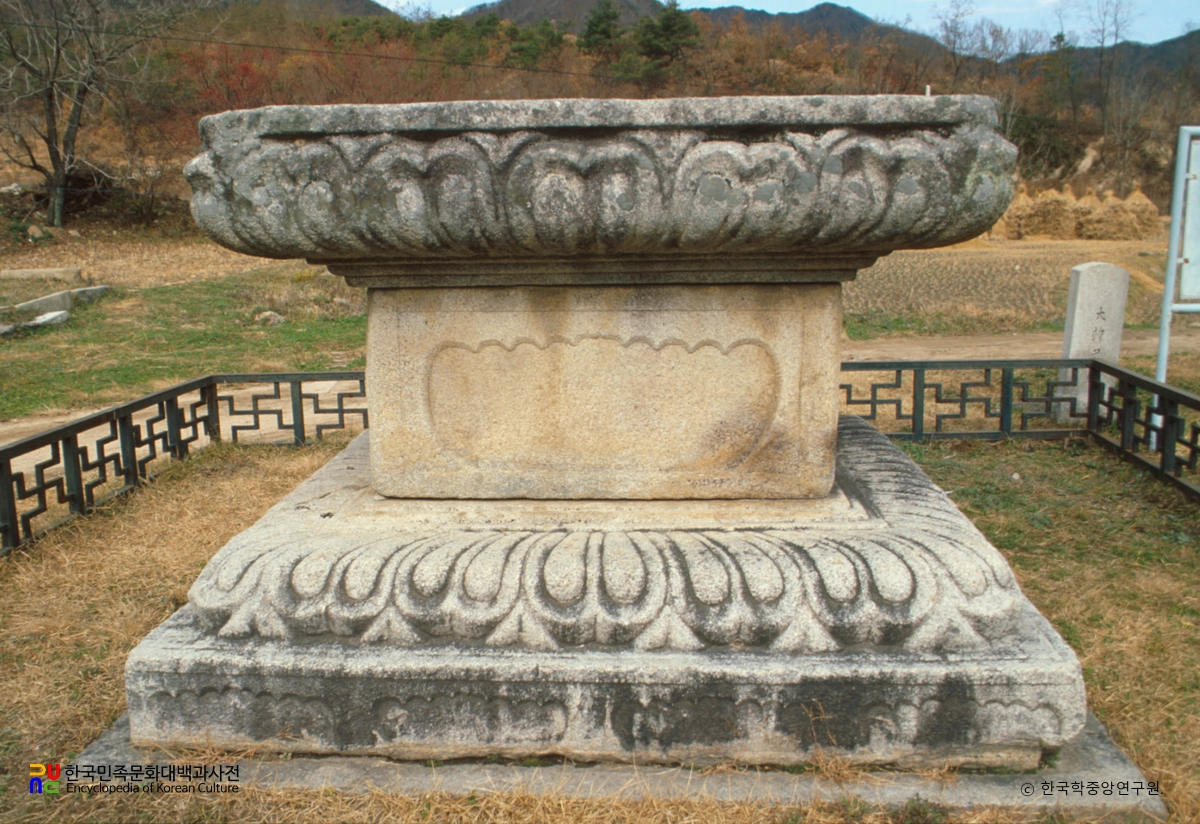 여주 고달사지 석조대좌