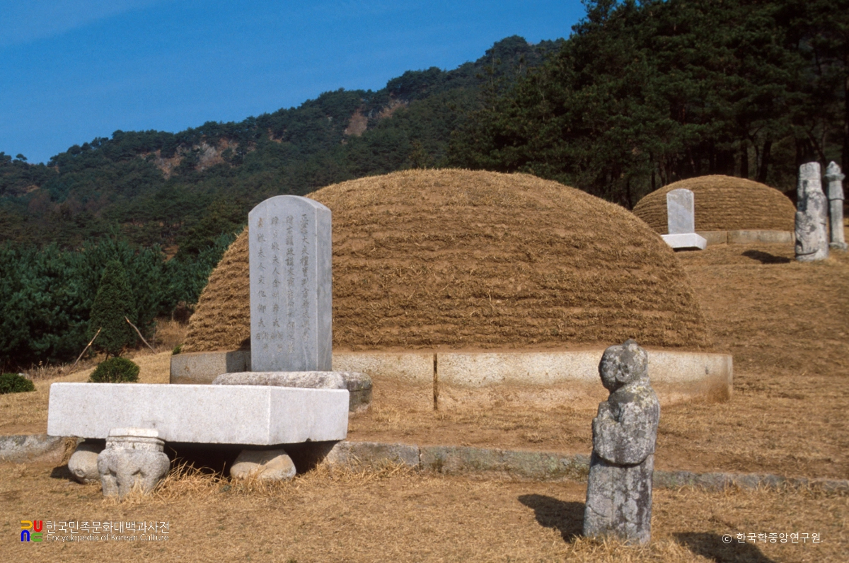 가평 이일상 묘 정측면