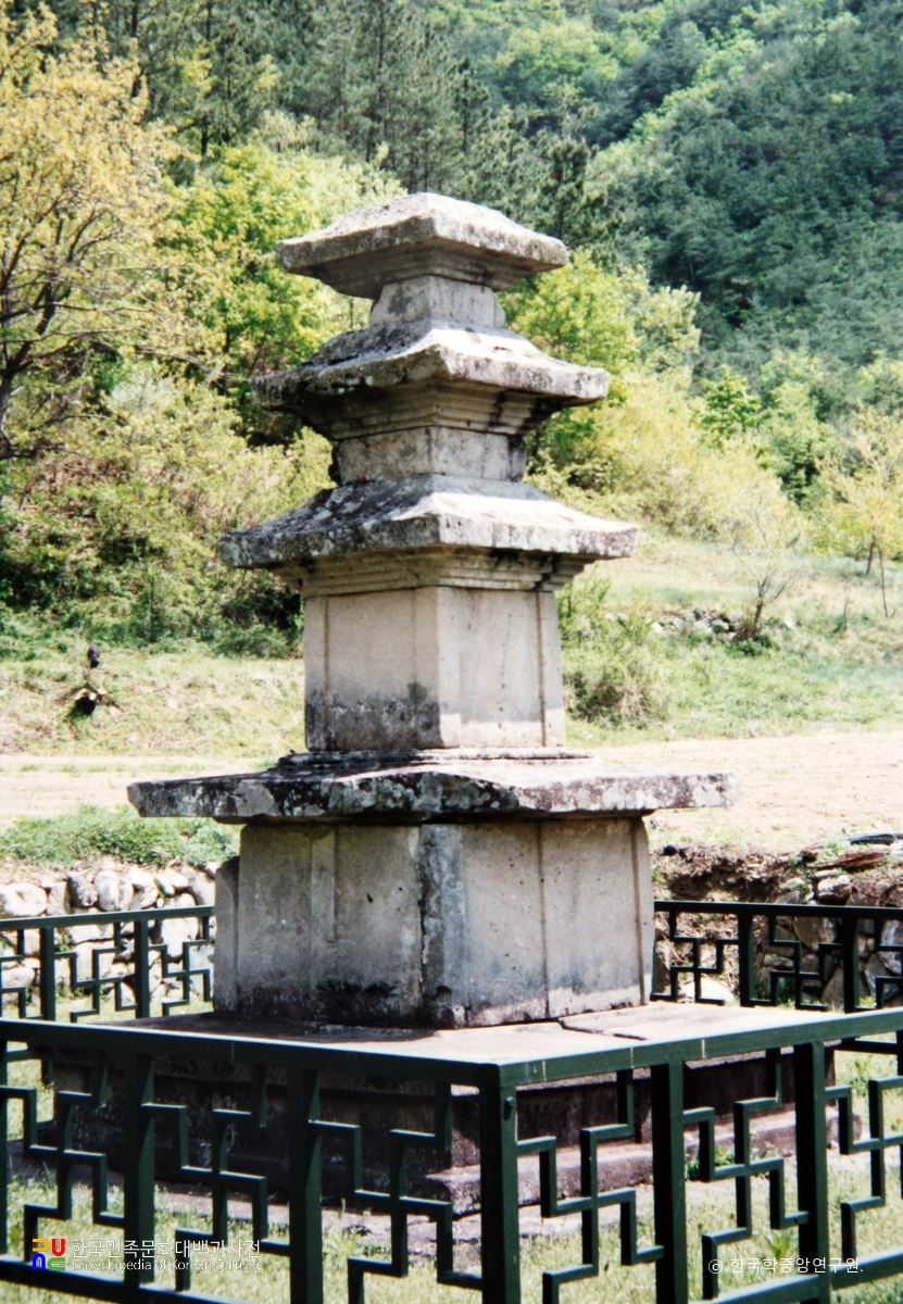 용화동 삼층석탑