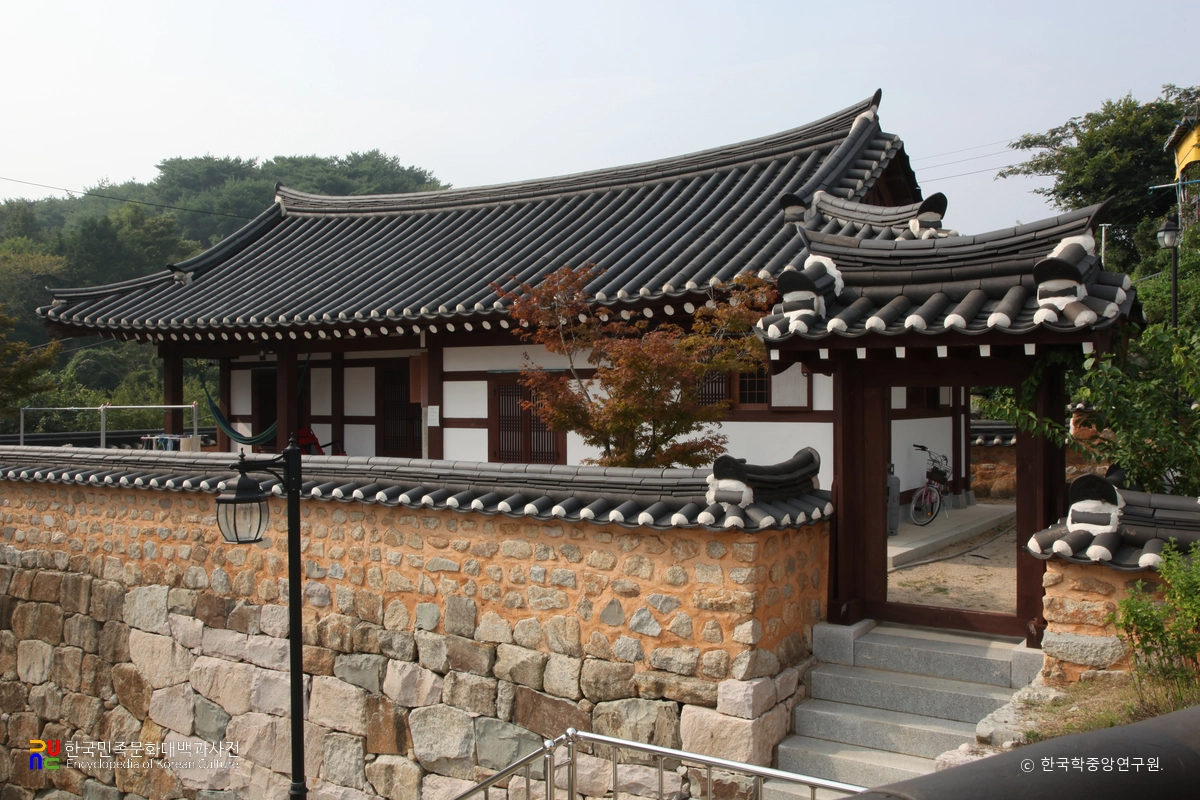 거제 반곡서원 중 고직사 정측면