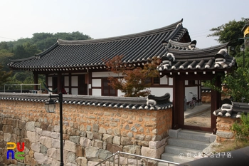 거제 반곡서원 중 고직사 정측면