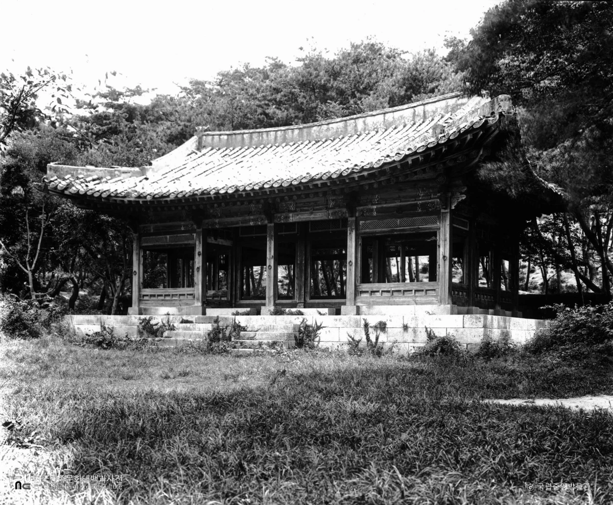 서울 경복궁 중 융무당 정측면