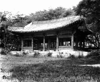 서울 경복궁 중 융무당 정측면