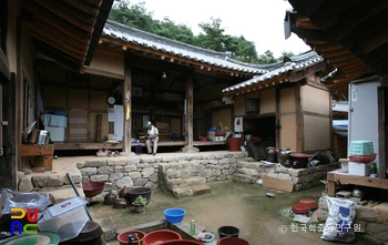봉화 계서당 종택 중 안채 정측면