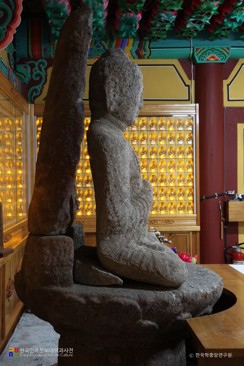 산청 석남암사지 석조비로자나불좌상 좌측면