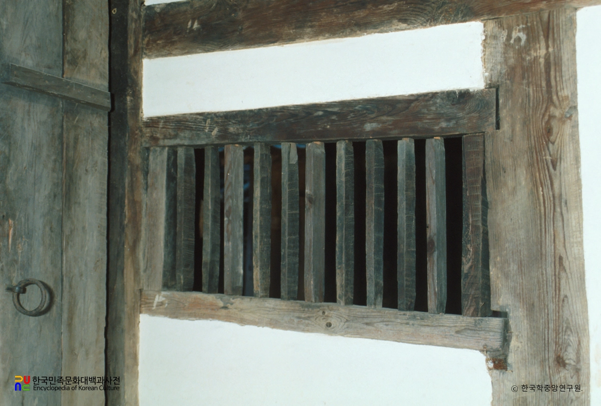 수산 지곡리 고가 / 살창