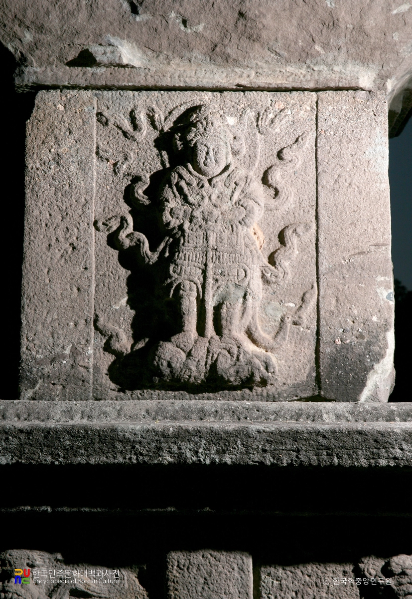 영양 화천리 삼층석탑 사천왕상 정면