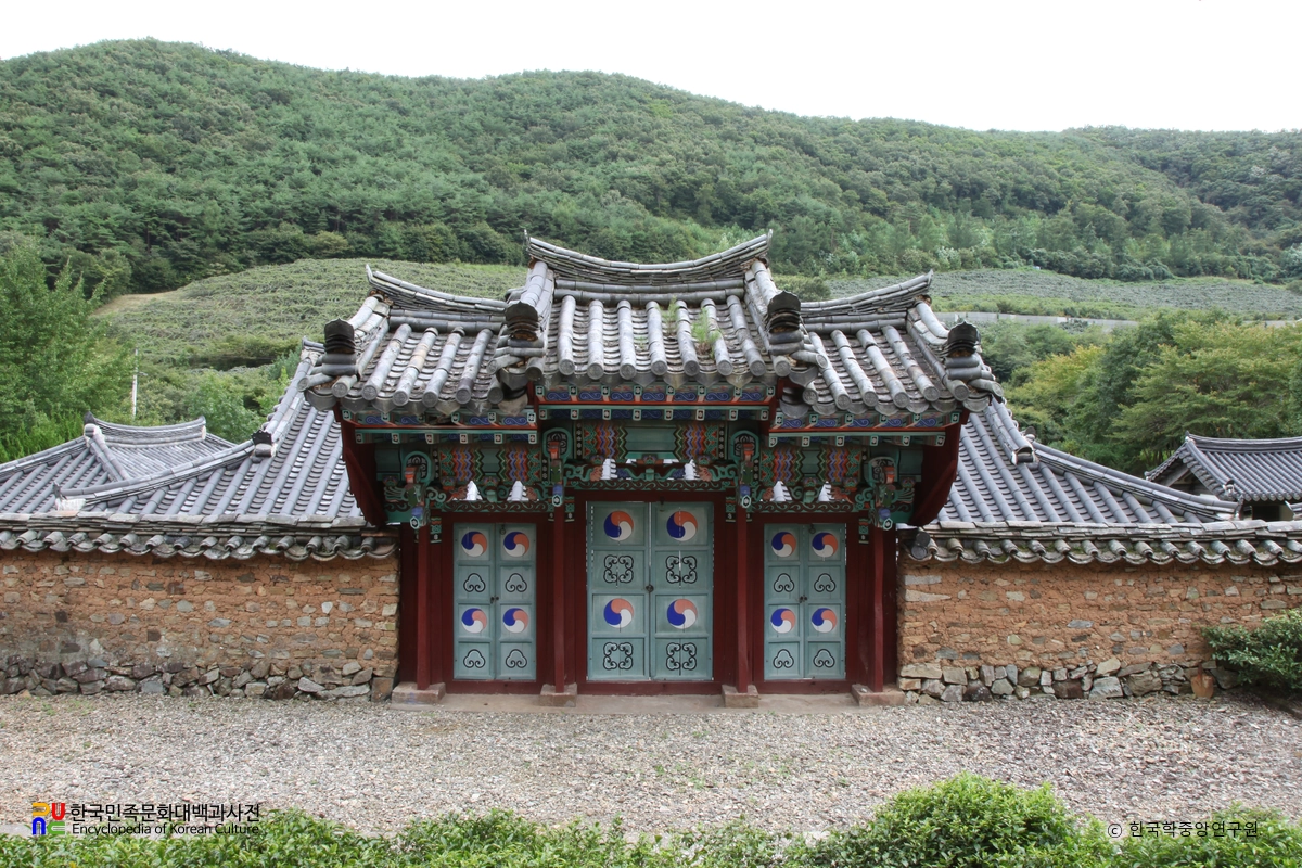 경남 고성 위계서원 중 내삼문 정면