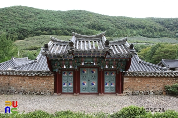 경남 고성 위계서원 중 내삼문 정면