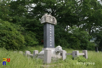 나주 백호 임제선생 기념비 정측면