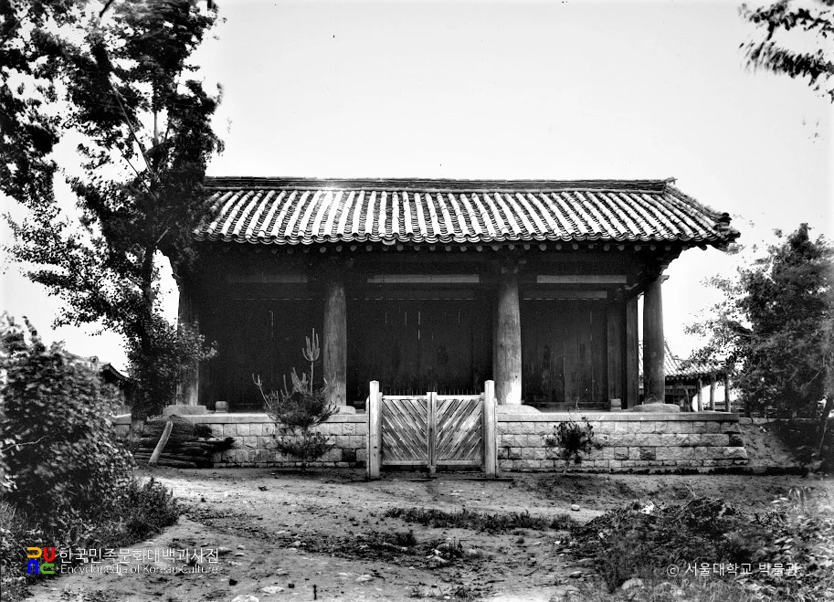 강릉 임영관 삼문 정면