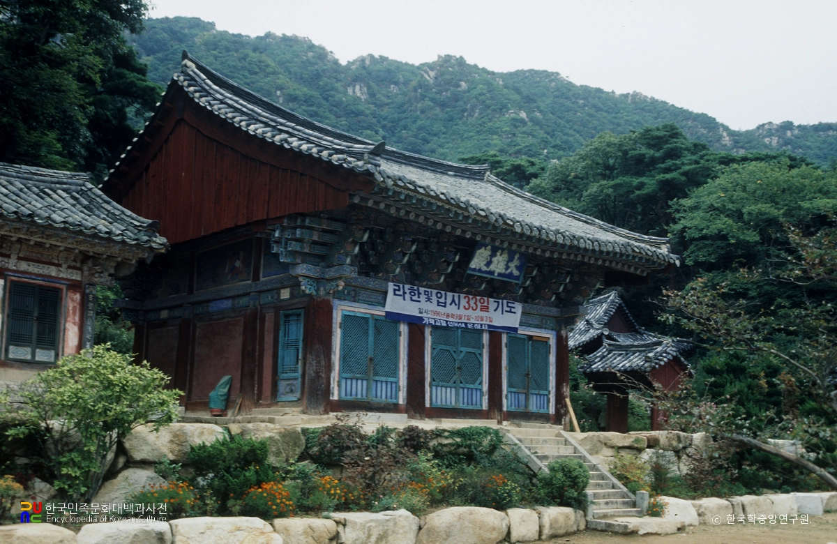 김해 은하사 대웅전 정측면