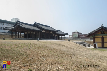 안성객사 전경