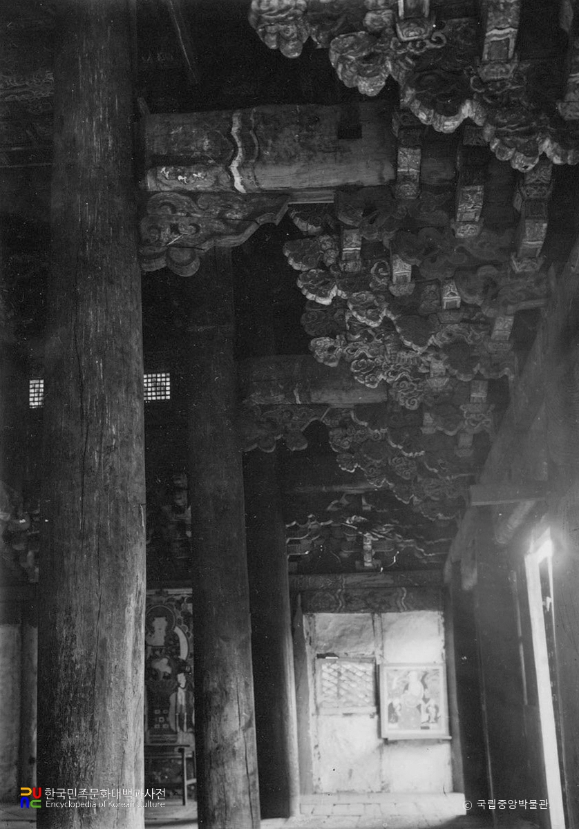 순천 안국사 대웅보전 내부