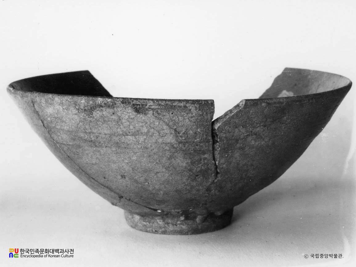 서울 석촌동 7호분 봉토 상층 출토 발