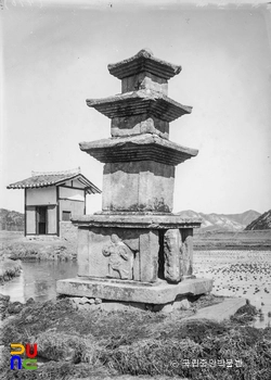 예천 동본리 삼층석탑 남서면