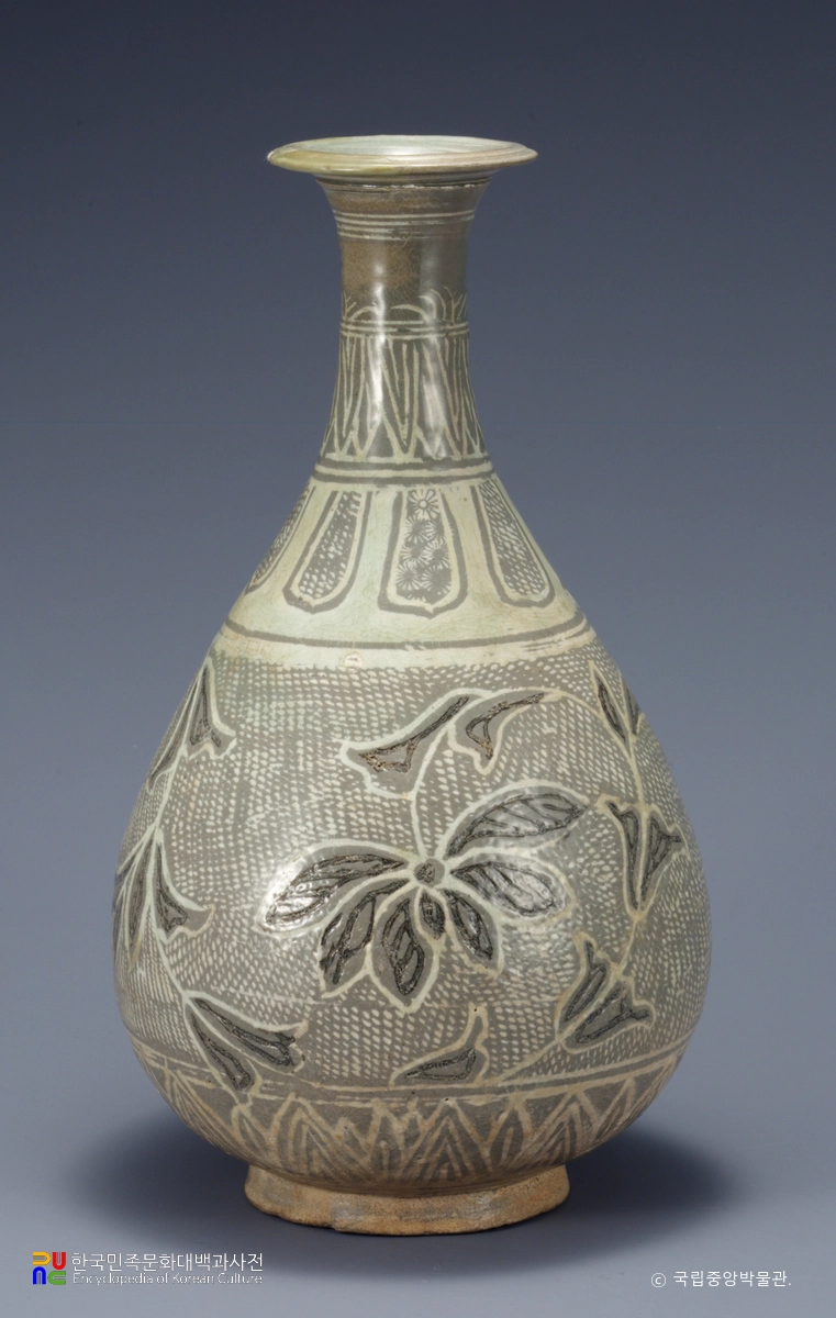 분청사기 상감 연화당초문 병