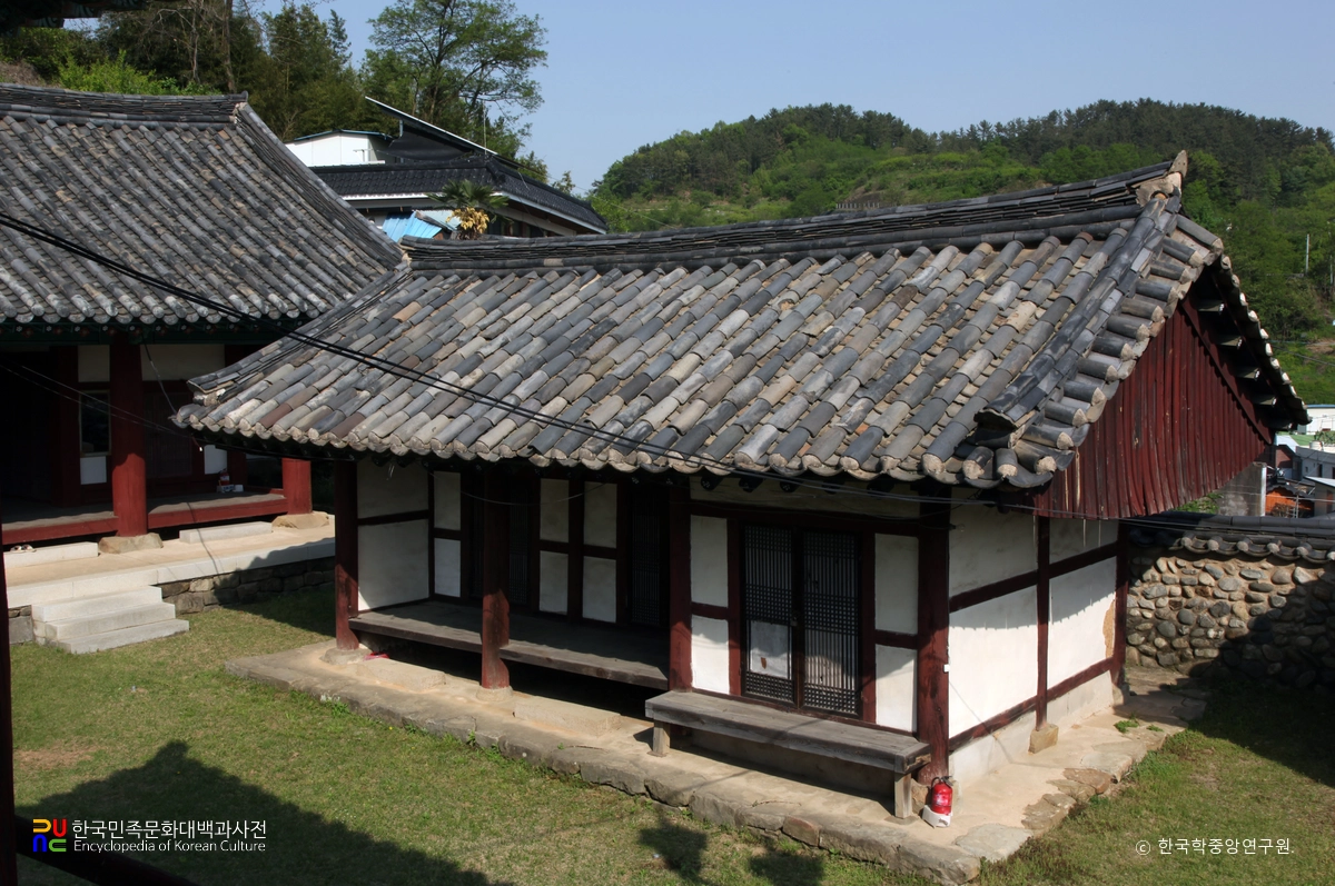 진주 진주향교 중 동재 우측면