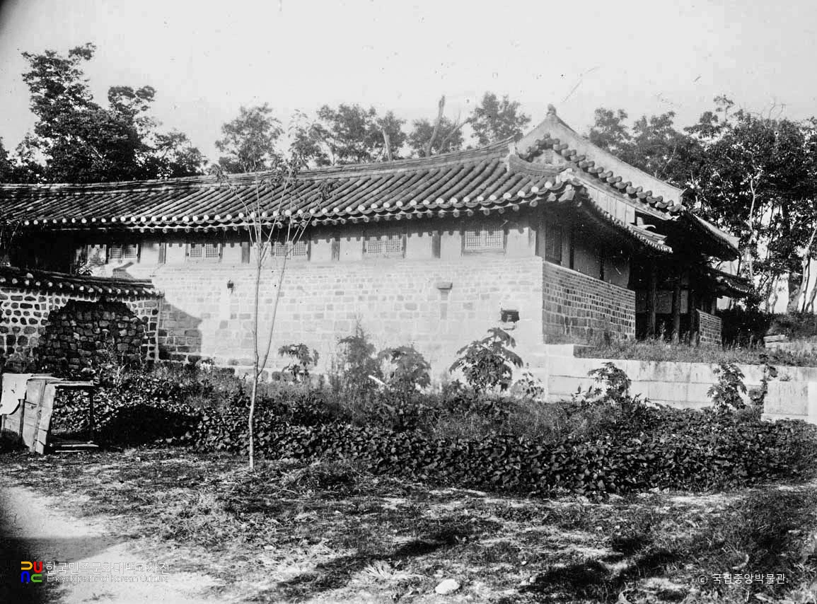 개성 목청전 중 외벽 좌측면