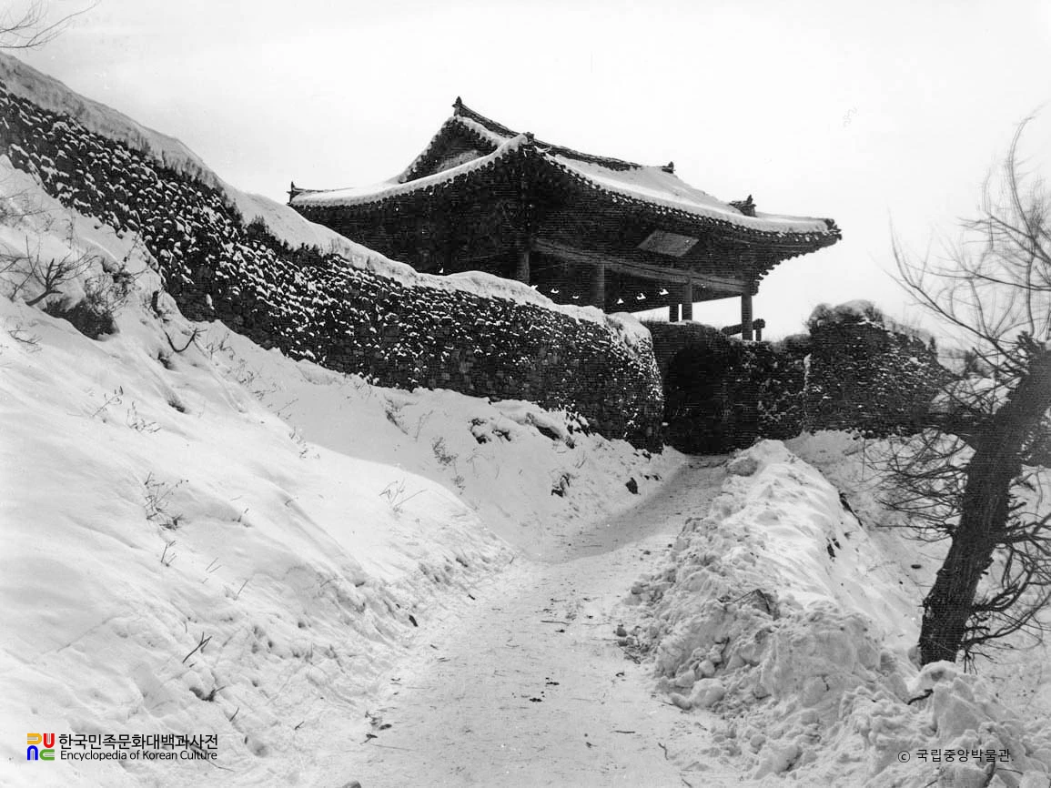 강계 현무문 우측면