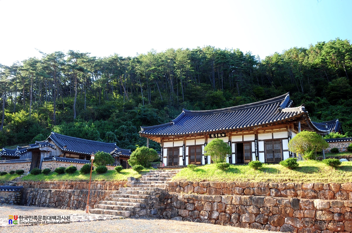 장흥 강성서원 전경