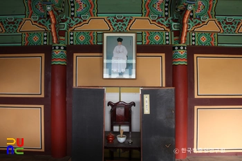 창녕 관산서원 중 사당 내부