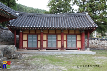 통영 통영향교 중 동무