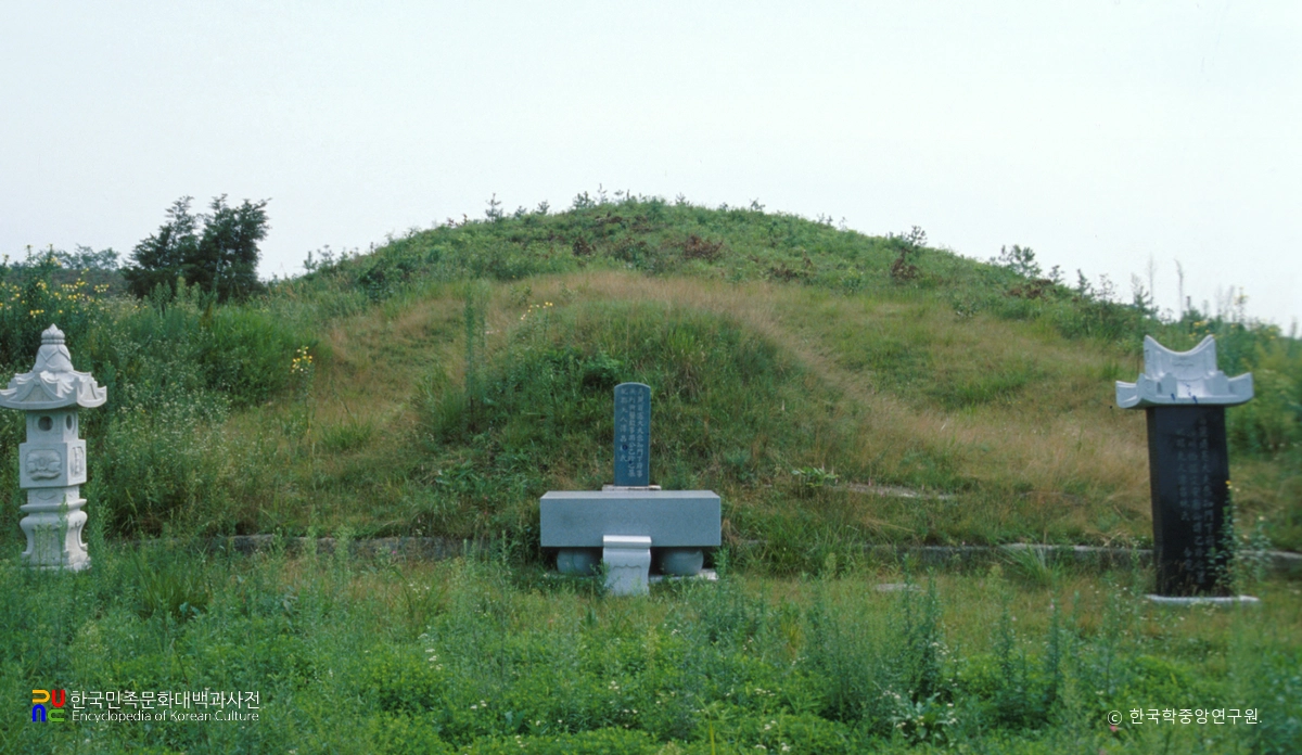 양주 남을진 묘 및 신도비 중 묘 정면