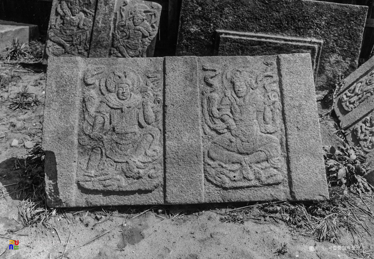 산청 범학리 삼층석탑 상층 기단석 팔부중상