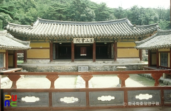 경주 옥산로아 캐릭터 슬롯 중 무변루에서 바라본 구인당 정면
