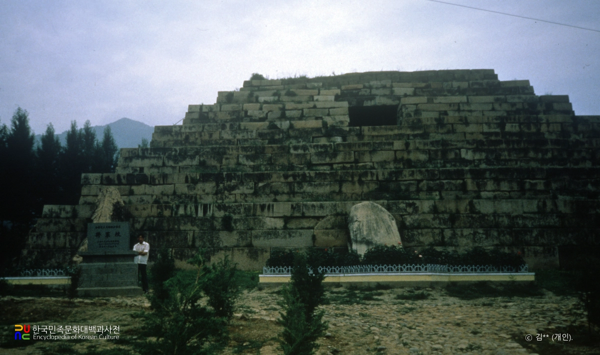 집안 장군총 정면